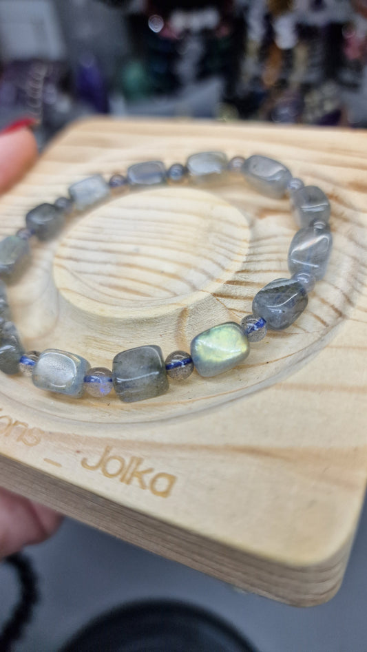 Elegant Labradorite Bracelet – Natural Stone for Protection & Style